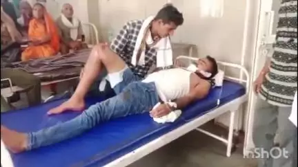 बड़ागांव में तेज रफ्तार डग्गी वाहन ने बाइक को मारी टक्कर, उमेश यादव घायल, अस्पताल में भर्ती