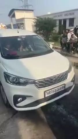 पानीपत: पानीपत में जागरण पार्टी संचालक को पत्नी ने गर्लफ्रेंड के साथ पकड़ा, टोल पर हंगामा, गर्लफ्रेंड भागी