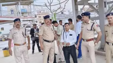 सासाराम: सासाराम स्टेशन पर मेगा टिकट चेकिंग में 180 बिना टिकट यात्री पकड़े गए