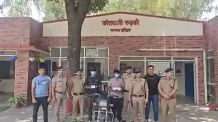 रूड़की: सोलानी पुल के पास पुलिस ने झपट्टा मारकर चेन लूटने वाले 2 लुटेरों को किया गिरफ्तार