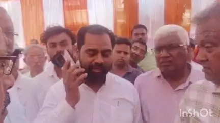 नजीबाबाद: मौहल्ला रम्पुरा में हुई आत्महत्या के मामले में मुकदमा लिखवाने के लिए सांसद प्रतिनिधि ने CO नजीबाबाद से की बात