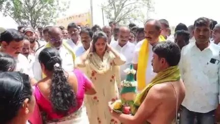 శింగనమల: పుట్లూరు మండల కేంద్రంలోని కస్తూరిబా విశ్వవిద్యాలయం  కోటి 60 లక్షల వ్యయంతో భూమి పూజ ఎమ్మెల్యే బండారు శ్రావణి