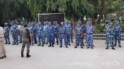 सासाराम: रोहतास जिला में पुलिस अधीक्षक की अध्यक्षता में फ्लैग मार्च किया गया