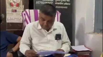 मुशहरी: जमानत ले चुके अभियुक्त के घर पुलिस ने चिपकाया इश्तिहार, कोर्ट ने थाना से मांगी रिपोर्ट, अहियापुर का मामला