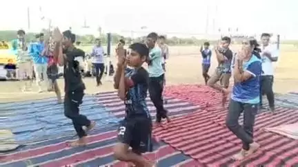 चरखी दादरी: गांव चांदवास में खंड स्तरीय योगासन प्रतियोगिता का आयोजन, क्षेत्र के युवाओं ने लिया भाग