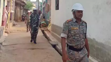 दारू: बकरीद पर्व को लेकर दारू पुलिस अलर्ट, जबरा और भटबिघा में निकाला गया फ्लैग मार्च