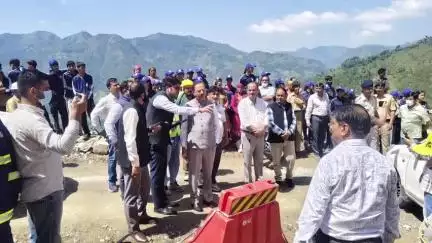 उद्योग मंत्री हर्षवर्धन चौहान ने शिलाई NH 707 में चल रहे मॉक ड्रिल का किया निरीक्षण