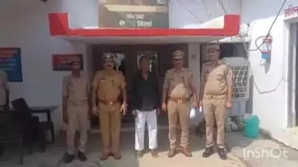 बिधूना: सहार थाना पुलिस ने जिला बदर चल रहे बंदरियापुर गांव के अभियुक्त को किया गिरफ्तार