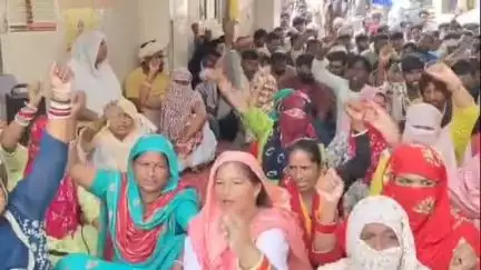 झज्जर: बहादुरगढ़ में सफाई कर्मचारियों की हड़ताल के चलते पूरे शहर में लगे कूड़े के ढेर। सफाई चरमराई #jansmasya