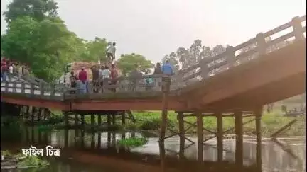 দিনহাটা ২: NBDD-র তৎপরতায় ভেঙে পড়া বিজয় বৈদ্য সেতু সংস্কারের উদ্যোগ, প্রতিক্রিয়া মন্ত্রী উদয়নে'র  #jansamasya