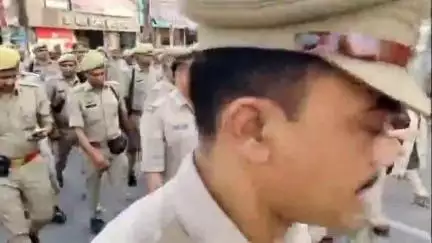 कोल: ईद के चलते कमिश्नर और DIG ने पुलिस बल व RAF के साथ शहर में किया पैदल मार्च, शांतिपूर्ण त्यौहार मनाने की अपील की