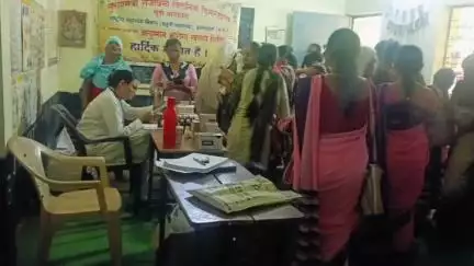 बालाघाट: महिला एवं बाल विकास परियोजना में स्वास्थ्य शिविर आयोजित, जांच कर दवाइयां वितरित की गईं