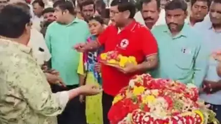 జిల్లాలో అవయవదానం చేసిన మొట్టమొదటి మహిళ సుజాత .పార్థివ దేహానికి పలువురు నివాళులు, 8 మంది జీవితాల్లో వెలుగు నింపిన సుజాత