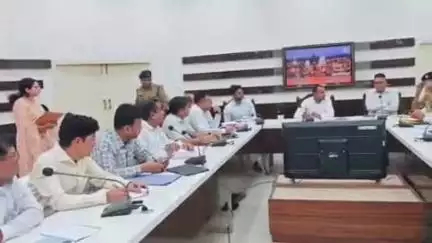 हरिद्वार: कांवड़ मेले की तैयारी को लेकर नए डीएम मयूर दीक्षित ने रोशनाबाद मुख्यालय में अधिकारियों की बैठक की