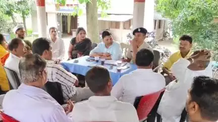 हसनगंज: हसनगंज थाना प्रांगण में ईद-उल-अजहा (बकरीद) पर्व को लेकर शांति समिति की बैठक आयोजित