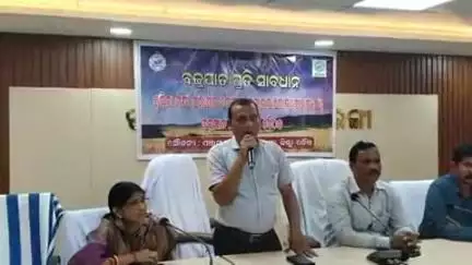 ବୌଦ୍ଧ ସଦର: ହରଭଙ୍ଗା ବ୍ଲକ ସଭାଗୃହ ଠାରେ ମହିଳା ସ୍ୱୟମ ସହାୟକ ଗୋଷ୍ଠୀ ଓ଼ ଉତ୍ପାଦନ ଗୋଷ୍ଠୀଙ୍କୁ ନେଇ ବଜ୍ରପାତ ସଚେତନତା କାର୍ଯ୍ୟକ୍ରମ ଅନୁଷ୍ଠିତ