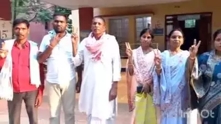 लातेहार: एसडीओ को आवेदन देकर सदस्यों ने मणिका प्रमुख के विरुद्ध अविश्वास प्रस्ताव रद्द करने की मांग की