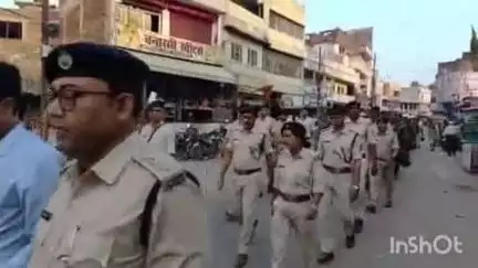 गढ़वा: गढ़वा पुलिस प्रशासन द्वारा बकरीद पर्व को लेकर निकाला गया फ्लैग मार्च