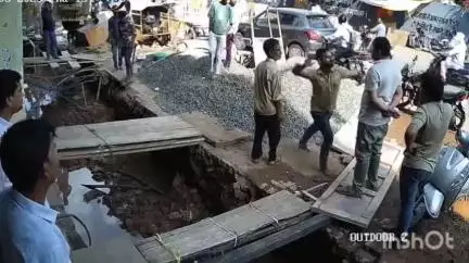 कटनी नगर: हीरागंज में जैन बंधुओं के साथ हुई मारपीट का CCTV फ़ुटेज आया सामने, कोतवाली थाने में दर्ज हुआ मामला