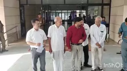 ગાંધીનગર: ગ્રામ પંચાયતની ચૂંટણીઓમાં ઉમેદવારો પાસે નિયમ વિરુદ્ધના દસ્તાવેજ માંગવામાં આવી રહ્યા છે,જેવા આક્ષેપ સાથે કોંગ્રેસનું પ્રતિનિધિ મંડળ સચિવાલય પહોંચ્યું