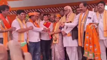 ଛତ୍ରପୁର: ଗଞ୍ଜାମ ବ୍ଲକ ଭାରତୀ ବିଦ୍ୟାପୀଠରେ ବିଜେପିର ମିଶ୍ରଣ ପର୍ବ, ପ୍ରତିକ୍ରିୟା ରଖିଲେ ବିଧାୟକଙ୍କ ସହ ବ୍ଲକ ଅଧ୍ୟକ୍ଷା