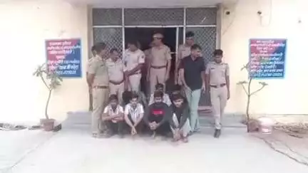 बारां: मांगरोल क्षेत्र में लूटपाट के दो मामलों में गिरफ्तार 7 आरोपियों का पुलिस ने शहर में निकाला जुलूस, पूछताछ जारी