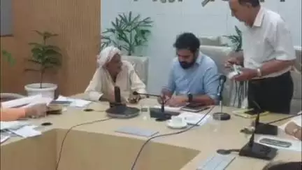 रोहतक: लघु सचिवालय में एडीसी ने कहा, समाधान शिविर से अनुपस्थित अधिकारियों को कारण बताओ नोटिस जारी किए जाएंगे
