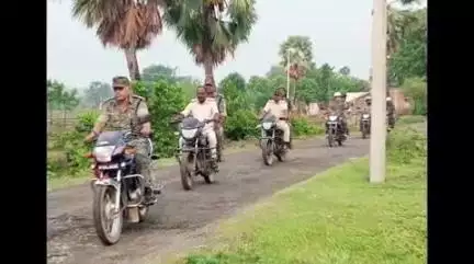 ठाकुरगंगटी: बकरीद पर्व को लेकर ठाकुर गंगटी थाना पुलिस ने मोटरसाइकिल रैली निकालकर प्रखंड क्षेत्र का भ्रमण किया