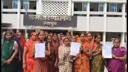 शेखपुरा: धनकौल गांव: ग्रामीण पर फर्जी FIR का आरोप, ग्रामीणों ने एसपी से निष्पक्ष जांच की मांग की