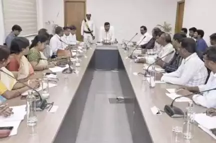 గద్వాల్: జిల్లాలో సేకరించిన వరి ధాన్యానికి ఆన్లైన్ ద్వారా చెల్లింపులు జరగాలి: కలెక్టర్ బీఎం సంతోష్ కుమార్