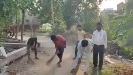 रतनी फरीदपुर: कसवा पंचायत के वार्ड सख्या 9 मे पर्यावरण दिवस को लेकर स्वचछटा  अभियान चलाया गया.