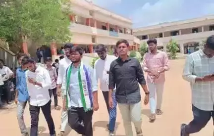 సంపద సృష్టి అంటే విద్యార్థులను ఫెయిల్ చేయడమా: వైయస్సార్ విద్యార్థి విభాగం జిల్లా అధ్యక్షుడు చంద్రశేఖర్ యాదవ్