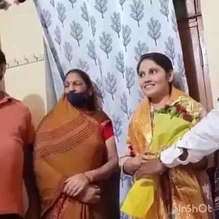 ऊंचाहार: ऊंचाहार नगर की बेटी का आईआईटी में हुआ चयन, बीजेपी नेता ने बढ़ाया हौसला