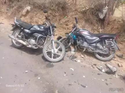 सुजानगढ़: गांव जीली के पास दो मोटरसाइकिलों की भिड़ंत में एक बच्चे सहित 4 लोग हुए घायल