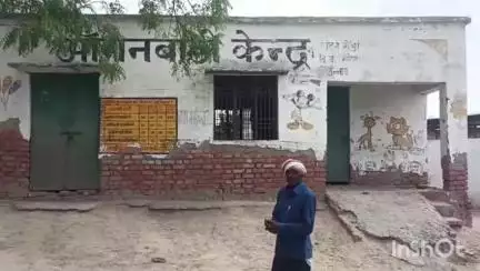 उन्नाव: चंदन खेड़ा गांव में आंगनबाड़ी केंद्र की बिल्डिंग हुई जर्जर जान को जोखिम में डाल कर बच्चे पढ़ने आने को मजबूर #jansamasya