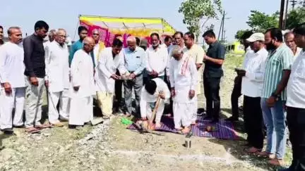 कालापीपल: कालापीपल के वार्ड-6 में विधायक व नगर परिषद अध्यक्ष ने भगवान शिव के मंदिर निर्माण कार्य को लेकर किया भूमिपूजन