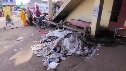 नारायणगंज: नारायणगंज बस स्टैंड बना कचरा घर, लापरवाही से लोग परेशान
मॉनसून से पहले फैली गंदगी, सड़क पर गड्ढा बना मुसीबत#jansamasya