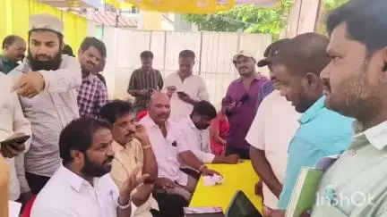 మదనపల్లెలో శుక్రవారం ప్రజాదర్బార్ జరిగింది. కొడుకు కొట్టి చిత్రహింసలు పెడుతున్నాడని బంట్రోతు ఎమ్మెల్యేకి ఫిర్యాదు చేశాడు
