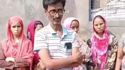 पानीपत: जाटल रोड स्थित फैक्ट्री में मजदूरों ने ठेकेदार पर लगाए गंभीर आरोप, पुलिस मौके पर