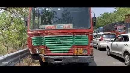 सोयगाव: अजिंठा घाटात बस आणि आयशर ट्रक चा अपघात चार ते पाच किलोमीटर वाहनांच्या रांगा
