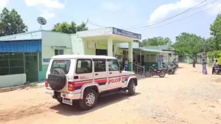 பொன்னேரி: பெரியபாளையம் பவானி அம்மன் கோவிலில் கட்டுமான பணிகளில் ஈடுபட்டிருந்த வட மாநிலத் தொழிலாளி  தவறி விழுந்து பலி