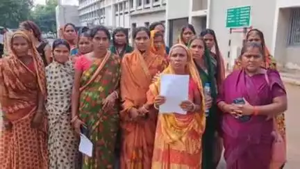 अरियरी: झूठे मुकदमे से परेशान धनकौल गांव के ग्रामीणों ने एसपी से न्याय की गुहार लगाई