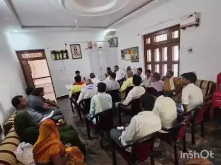 मेहदावल: कर्मा कला आवास पर मेहदावल के विधायक अनिल कुमार त्रिपाठी ने जनता दरबार लगाकर ग्रामीणों की समस्याएं सुनीं