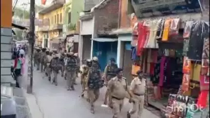 सफीपुर: बकरीद पर सफीपुर में सुरक्षा व्यवस्था कड़ी, एडिशनल एसपी ने फोर्स के साथ किया फ्लैग मार्च, शांति बनाए रखने की अपील