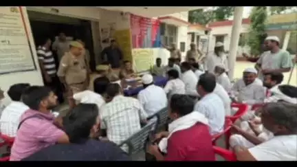 खेकड़ा: चांदीनगर थाना पर विभिन्न मुकदमों में 26 वाहनों की ₹2,14,000 में नीलामी, 32 कबाड़ियों ने लिया हिस्सा