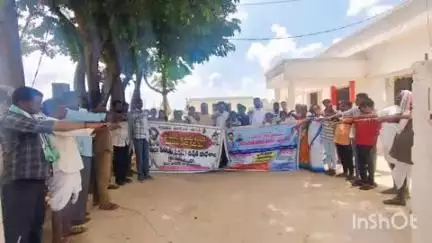 వికారాబాద్: దారూరు మండలం నాగసముద్రం గ్రామంలో జెడ్పిహెచ్ఎస్ ఎంపీపీ ఎస్ ఆధ్వర్యంలో బడిబాట