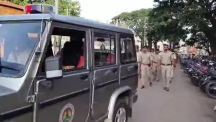 ದಾಂಡೇಲಿ: ಬಕ್ರೀದ್ ಹಬ್ಬದ ನಿಮಿತ್ತವಾಗಿ ನಗರದಲ್ಲಿ ಪೊಲೀಸರಿಂದ ಪಥ ಸಂಚಲನ