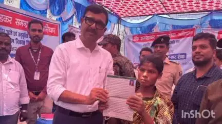 इस्लामनगर अलीगंज: पुरसंडा पंचायत में आयोजित विशेष विकास शिविर का निरीक्षण डीएम ने किया