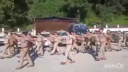 नैनीताल: उत्तराखंड के CM की 'फिट उत्तराखंड' पहल को साकार करने के लिए SSP ने पुलिस लाईन नैनीताल में किया परेड का आयोजन
