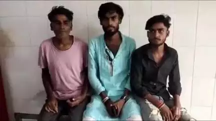 बांदा: अछरौड़ गांव में मामूली झगड़े पर 8 लोगों ने 3 लोगों को मारपीट कर किया घायल, पुलिस ने कराया मेडिकल